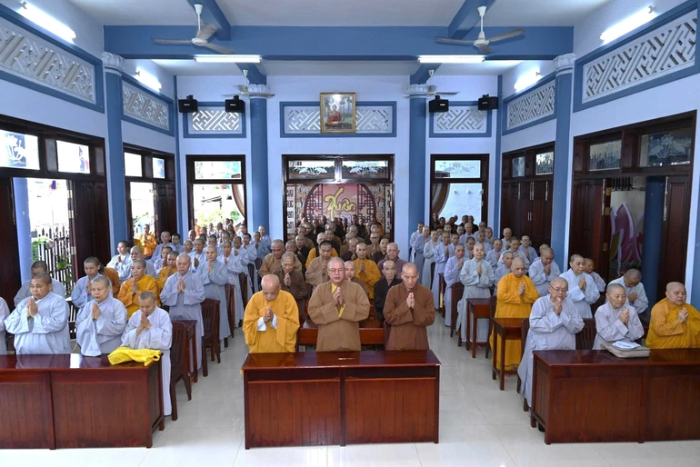 Niệm Phật cầu gia hộ