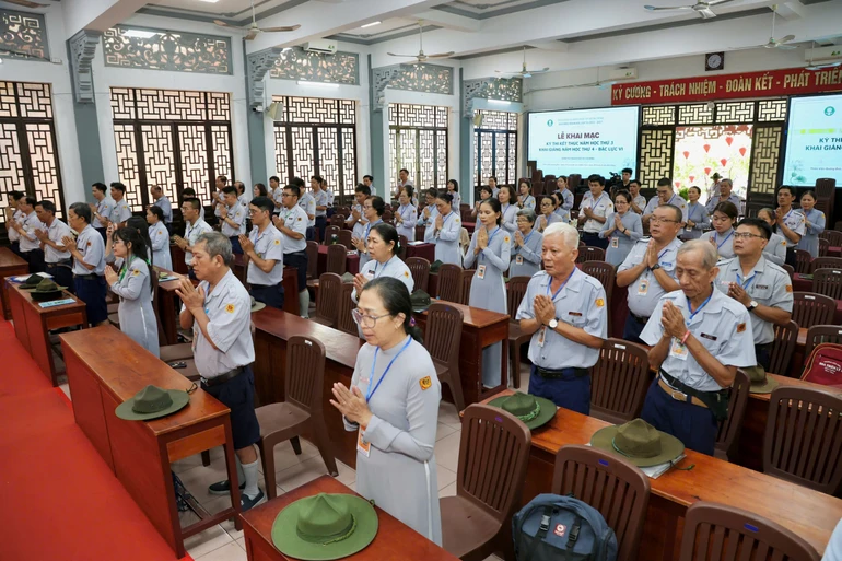 Các học viên bậc Lực VI thi kết khóa năm 3 tại thiền viện Quảng Đức (P.Xuân Hòa, TP.HCM)