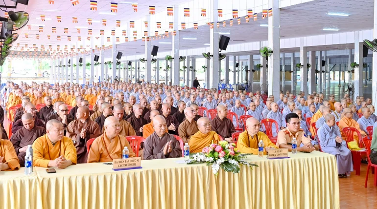 Gần 700 hành giả về tổ đình Đại Tòng Lâm tham dự buổi sinh hoạt chuyên đề về ứng dụng công nghệ số, an ninh mạng và an toàn giao thông