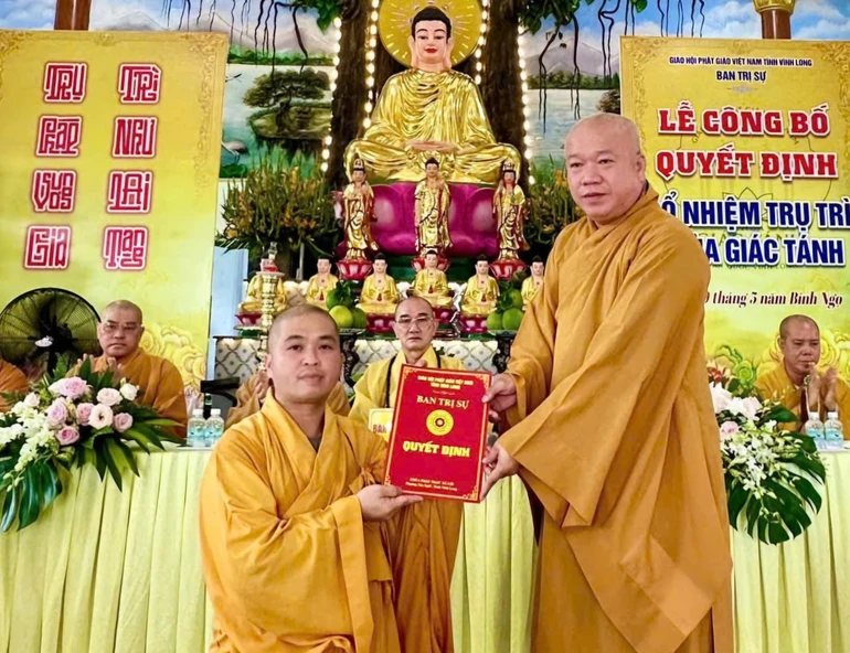 Trao quyết định bổ nhiệm trụ trì chùa Giác Tánh 