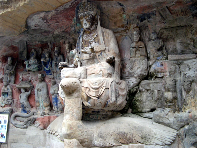 Mahamayuri (Kongque Mingwang) thời nhà Tống (960 -1270) tại quần thể hang động Đại Túc ở Trùng Khánh, Trung Quốc