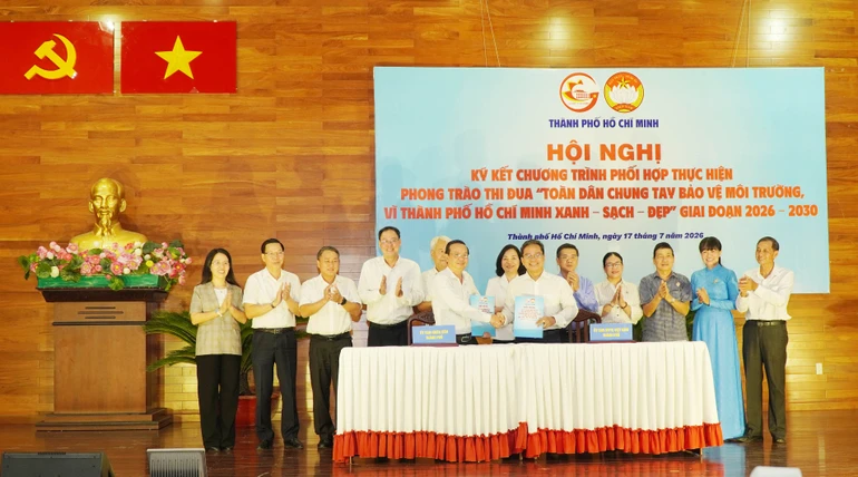 UBND TP.HCM và Ban Thường trực Ủy ban MTTQVN TP.HCM ký kết chương trình phối hợp thực hiện phong trào thi đua “Toàn dân chung tay bảo vệ môi trường, vì Thành phố Hồ Chí Minh xanh - sạch - đẹp” giai đoạn 2026-2030