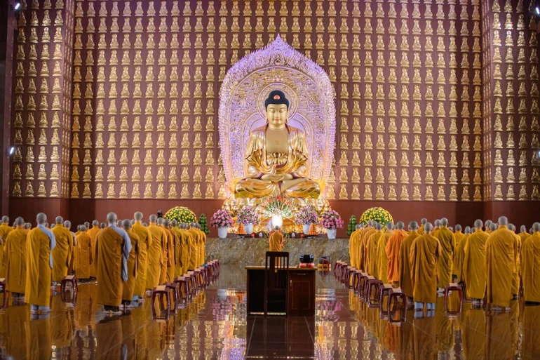 Trên tinh thần giới luật, an cư còn có một ý nghĩa khác quan trọng hơn, nó liên quan đến sinh mạng của Tăng. Đó là củng cố và duy trì tính thanh tịnh và hòa hợp của đoàn thể đệ tử xuất gia của Phật - Ảnh: Nhân Hòa