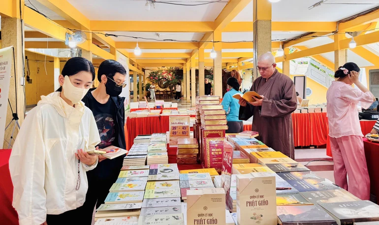 Triển lãm sách Phật giáo tại chùa Vĩnh Nghiêm