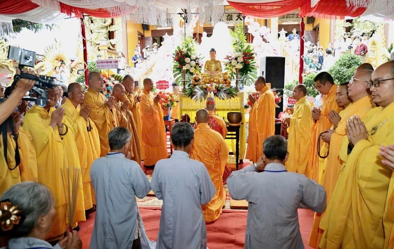 Chùa Linh Thứu trang nghiêm tổ chức lễ đúc đại hồng chung