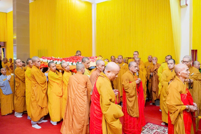 Lễ nhập kim quan Trưởng lão Hòa thượng Thích Đồng Tiến