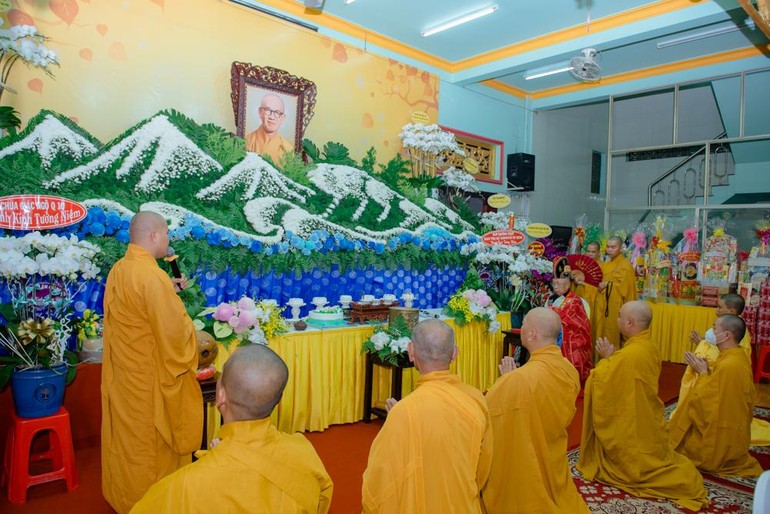 Trước Giác linh đài cố Trưởng lão Hòa thượng Thích Trí Châu