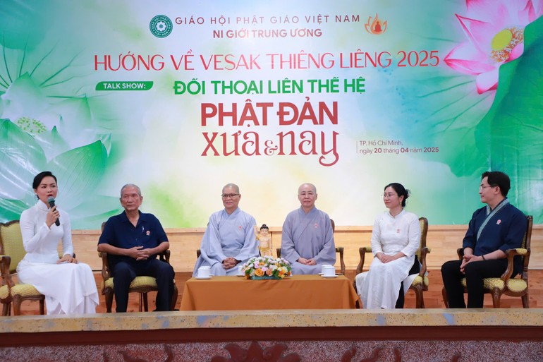 Chương trình đối thoại "Phật đản xưa và nay" nằm trong các hoạt động của Phân ban Ni giới T.Ư chào mừng Đại lễ Vesak Liên Hiệp Quốc 2025 - Ảnh: Trung Thắng