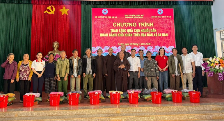 1.500 phần quà được chùa Tuyền Lâm và Phật tử Như Phú trao đến đồng bào vùng sâu Tây Nguyên trong chuyến thiện nguyện từ ngày 24 đến 28-3-2026