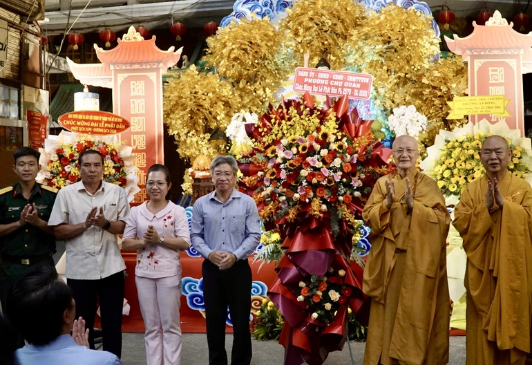 Tuần lễ Phật đản của Phật giáo người Hoa TP.HCM diễn ra tại chùa Vạn Phật thu hút sự quan tâm, tham dự của đông đảo tín đồ Phật tử - Ảnh: Hạnh Ý/BGN