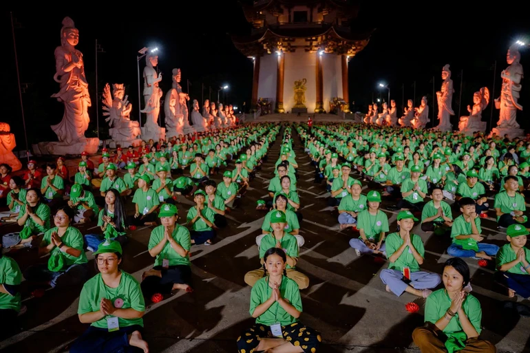 3.500 trại sinh và tình nguyện viên, là học sinh, sinh viên, thanh thiếu niên Phật tử từ 14 đến 25 tuổi tham gia hội trại