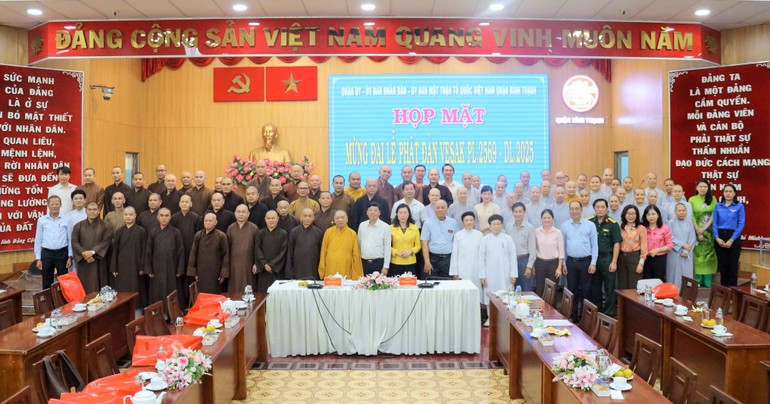 Lưu niệm tại buổi họp mặt sáng nay, 9-5