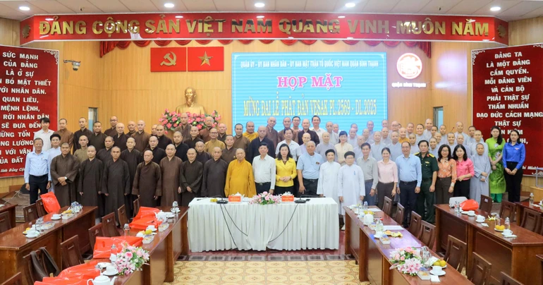 Lưu niệm tại buổi họp mặt sáng nay, 9-5