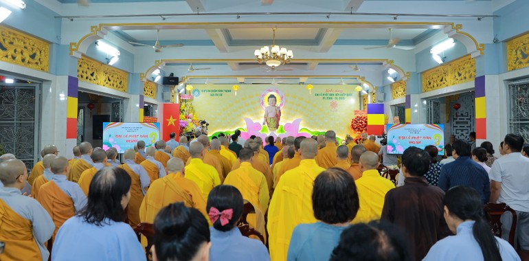Trang nghiêm Đại lễ Phật đản Phật lịch 2569 của Ban Trị sự GHPGVN Q.Bình Thạnh tổ chức tại chùa Dược Sư