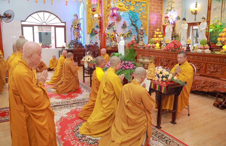 Chư Tăng tác pháp Tự tứ mãn hạ tại chùa Giác Nguyên (xã Xuân Thới Sơn, TP.HCM) - Ảnh: Nguyên Tài/BGN