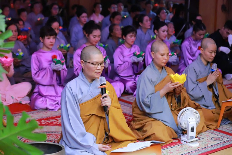 Lễ hoa đăng tưởng niệm, tri ân cha mẹ trong mùa Vu lan - Báo hiếu Phật lịch 2569 tại Quan Âm tu viện (P.Cầu Kiệu, TP.HCM)