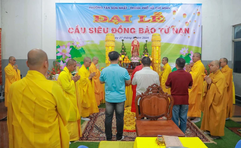 Lễ cầu siêu đồng bào tử nạn do đại dịch Covid-19 tổ chức tại Trung tâm Văn hóa Thể thao Tân Bình - Ảnh: Nguyên Tài/BGN