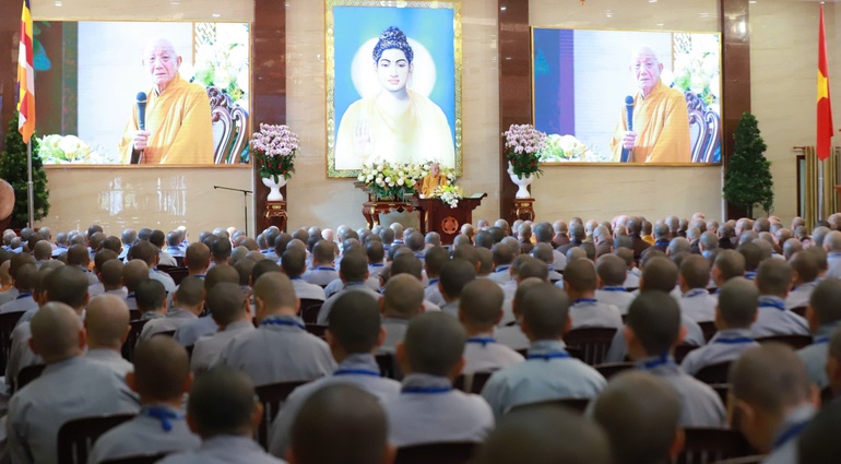 Chư Tăng Ni tham dự buổi sinh hoạt chủ đề “Giới luật Phật giáo” - Ảnh: Trung Thắng