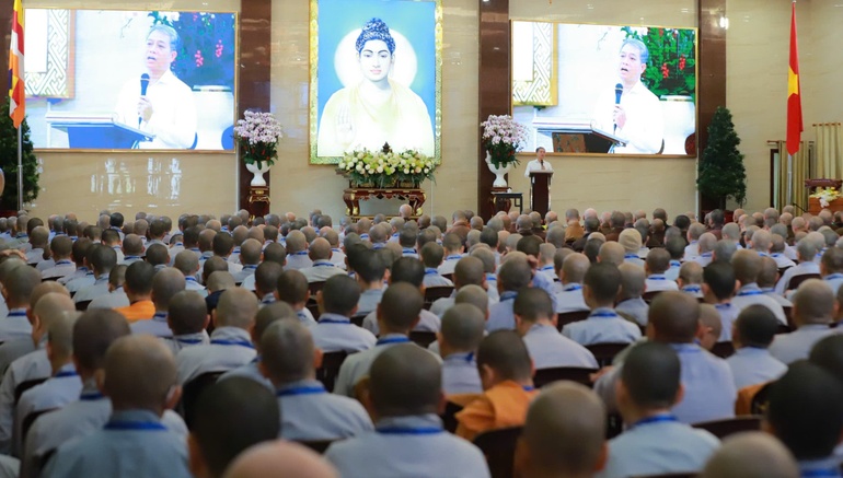 Buổi chia sẻ chuyên đề “Luật Tín ngưỡng, tôn giáo” đến chư Tăng Ni tham dự Tuần huân tu và Khóa bồi dưỡng trụ trì năm 2025 tại Việt Nam Quốc Tự - Ảnh: Trung Thắng