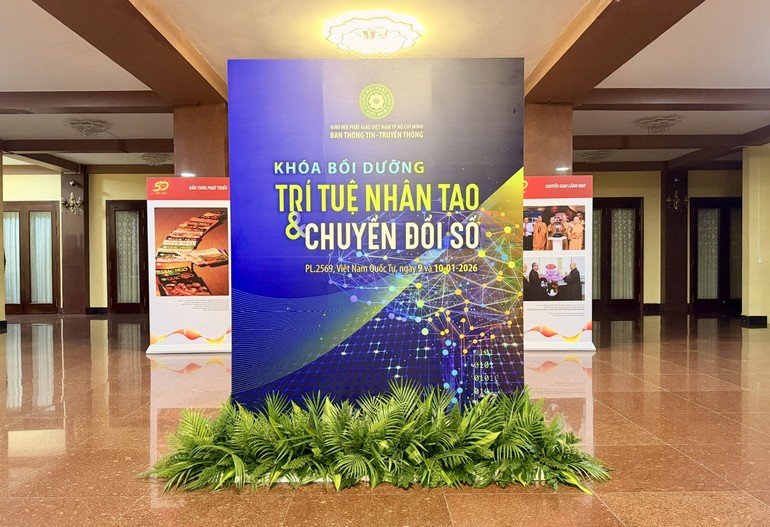 Khóa bồi dưỡng Trí tuệ nhân tạo (AI) và chuyển đổi số diễn ra vào ngày 9, 10-1-2026 (nhằm ngày 21, 22-11-Ất Tỵ), tại Việt Nam Quốc Tự - Ảnh: Hoằng Tâm