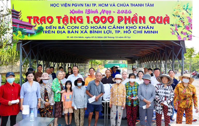 Học viện Phật giáo VN tại TP.HCM và chùa Thanh Tâm tặng 1.000 phần quà Tết Bính Ngọ 2026