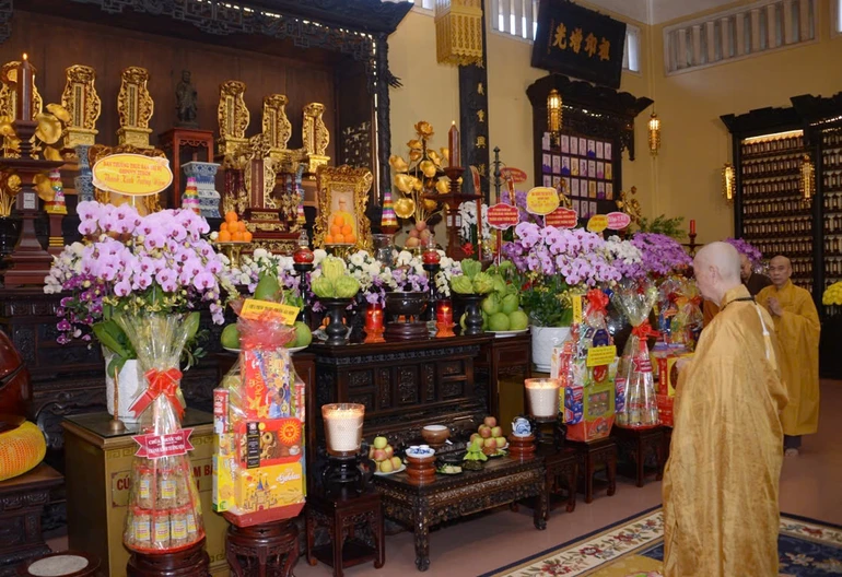 Đức Pháp chủ GHPGVN quang lâm tổ đình Ấn Quang tưởng niệm Trưởng lão Hòa thượng Thích Thiện Hòa - Ảnh: Bảo Toàn/BGN