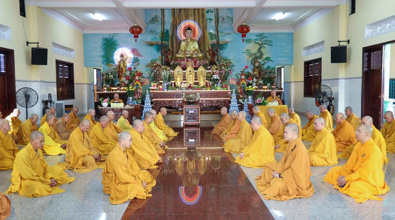 Lễ Bố-tát của chư Tăng tại chùa Linh Sơn (X.Bà Điểm) - Ảnh: Nguyên Tài/BGN