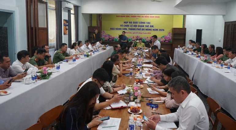 Quảng cảnh buổi họp