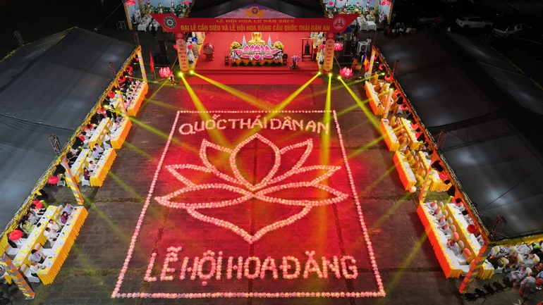 Quang cảnh Lễ hội hoa đăng cầu quốc thái dân an trong khuôn khổ Lễ hội Hoa Lư 2026 - Ảnh: Thập Bát Công