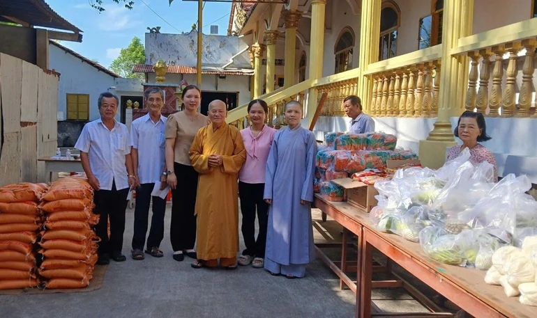 Chùa Bửu Long tổ chức phiên chợ 0 đồng
