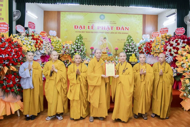 Tân Ban Đại diện Phật giáo liên xã Yên Khánh nhận quyết định chuẩn y nhân sự