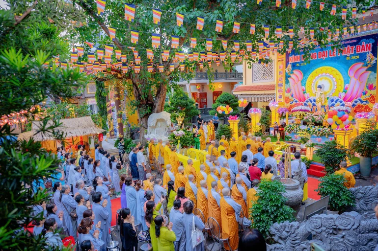 Quang cảnh Đại lễ Phật đản Phật lịch 2570 tổ chức tại chùa Báo Ân (P.Tân Sơn Nhất, TP.HCM) - Ảnh: Tâm Quý