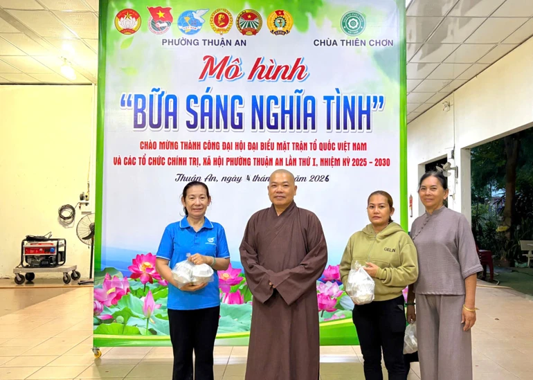 Chương trình Bữa sáng nghĩa tình được chùa Thiên Chơn triển khai từ tháng 11-2025 đến nay