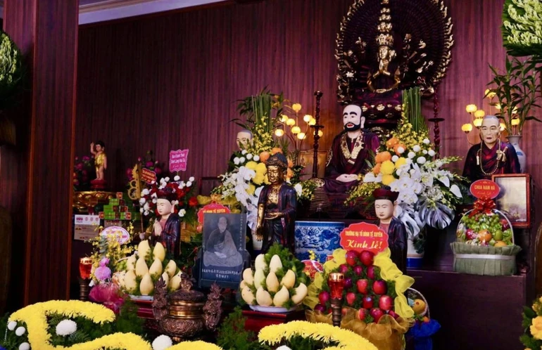Giác linh đài tưởng niệm Hòa thượng Thích Trí Hải tại tổ đình Mai Xá 