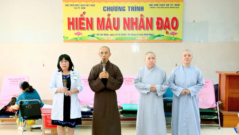 Thượng tọa Thích Phước Lượng, Phó Viện trưởng Học viện Phật giáo VN tại TP.HCM phát biểu trong chương trình