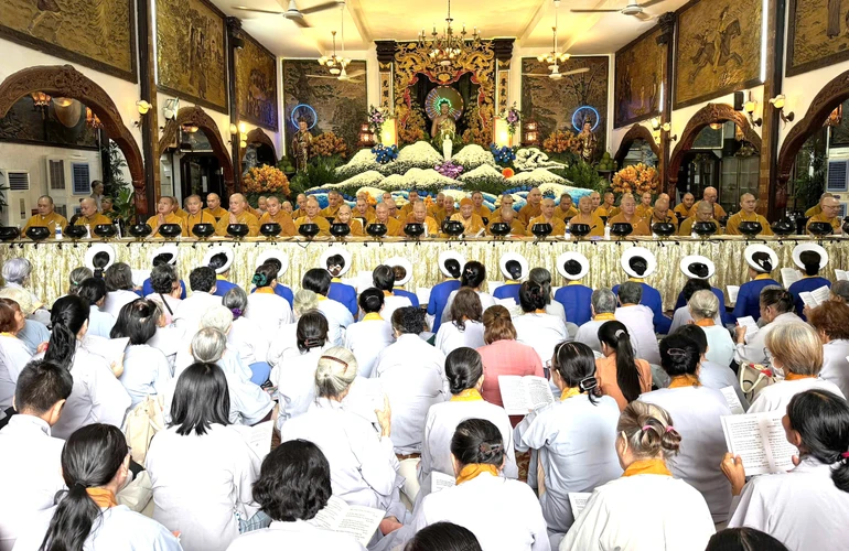 Đông đảo Phật tử tham dự khóa tu Bát quan trai truyền thống tại tổ đình Phổ Quang (P.Cầu Kiệu, TP.HCM) 