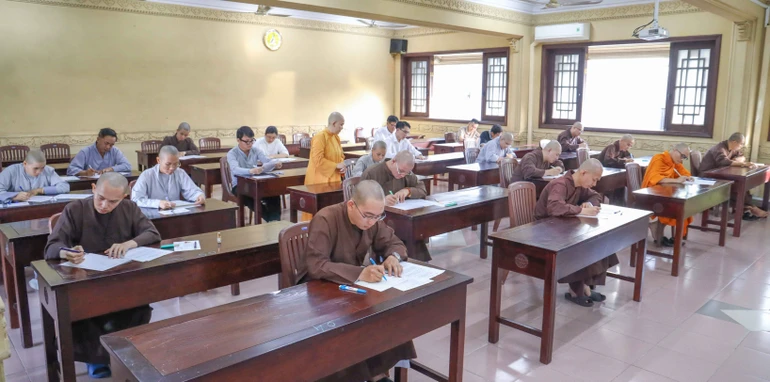 21 thí sinh dự thi tuyển sinh thạc sĩ Phật học khóa X năm 2026 ở Cơ sở I (P.Đức Nhuận) - Học viện Phật giáo VN tại TP.HCM, ngày 14-8 - Ảnh: Nguyên Tài/BGN