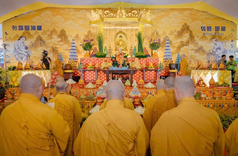 Khóa lễ cầu nguyện âm siêu dương thới, đất nước thái bình, nhân dân an lạc tại tổ đình Hội Khánh