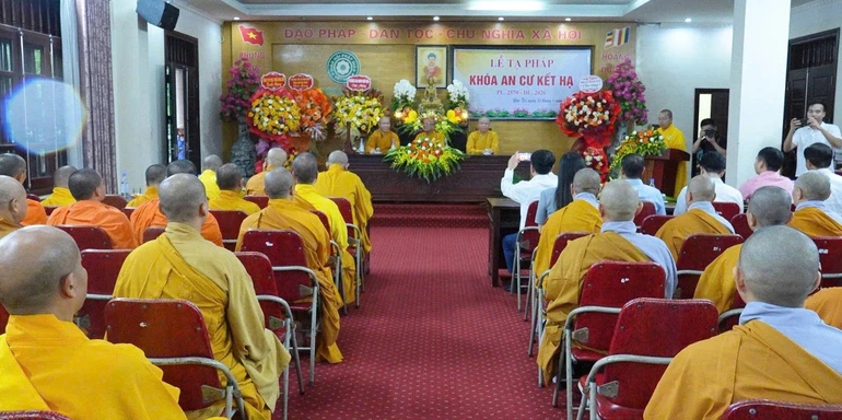 Quang cảnh lễ tạ pháp của chư Tăng Ni tỉnh Quảng Ninh