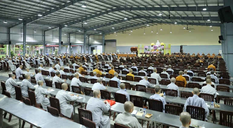 282 Tăng, Ni dự thi tuyển sinh cử nhân Phật học khóa XXI - Học viện Phật giáo VN tại TP.HCM, ngày 18-8 - Ảnh: Giác Sự