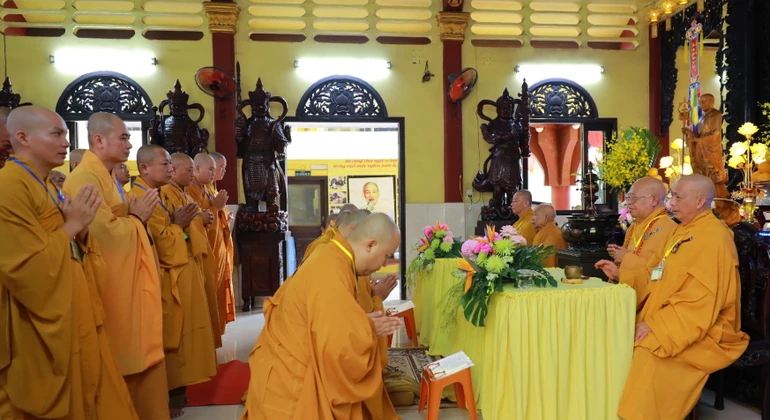 Chư Tăng tác pháp Tự tứ sau ba tháng hạ an cư tại chùa Bửu Liên (P.Thạnh Mỹ Tây)