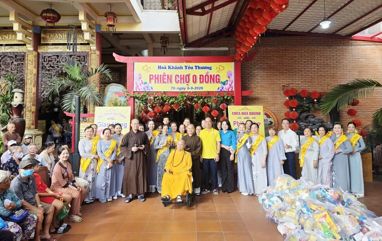 Chương trình “Phiên chợ 0 đồng” lần đầu tiên tổ chức tại chùa Hòa Khánh (TP.HCM)