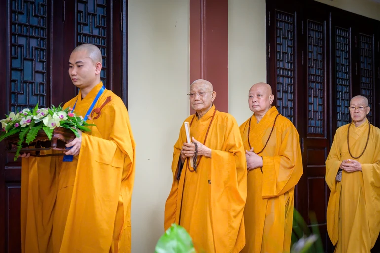 Giới tử cung nghinh chư vị giáo phẩm, Ban Kiến đàn quang lâm giới đài viện Huệ Nghiêm