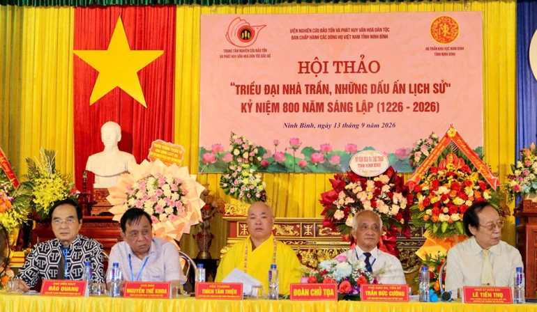 Đoàn Chủ tọa điều hành hội thảo