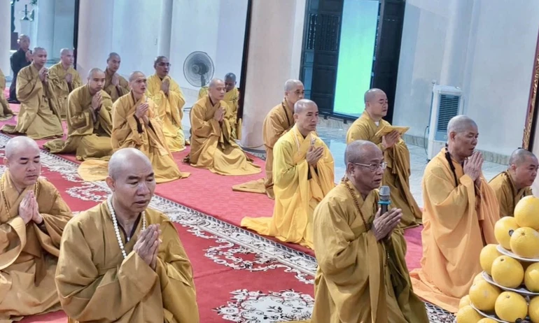 Hòa thượng Thích Quảng Hà, Trưởng ban Trị sự GHPGVN tỉnh Ninh Bình chứng minh Lễ tạ pháp tại trường hạ Trúc Lâm Thiên Trường
