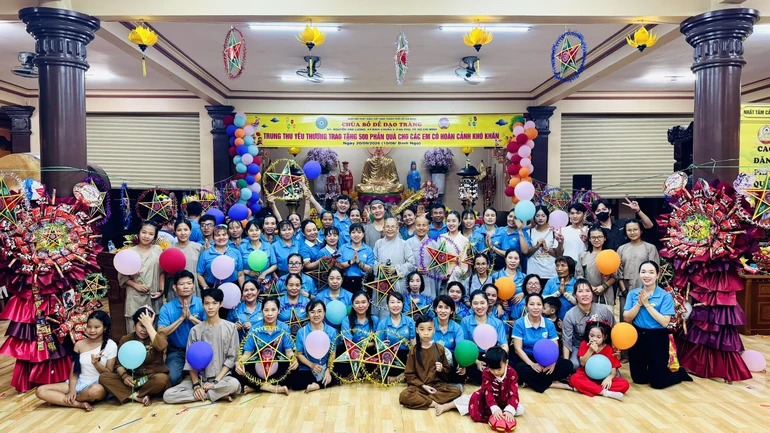 Không khí vui tươi trong ngày hội trăng rằm tại chùa Bồ Đề Đạo Tràng (phường An Phú, TP.HCM)