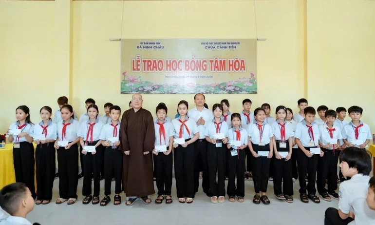 Chùa Cảnh Tiên trao học bổng Tâm Hòa đến các em học sinh hiếu học tại tỉnh Quảng Trị