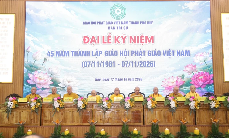 Chư tôn giáo phẩm chứng minh buổi lễ