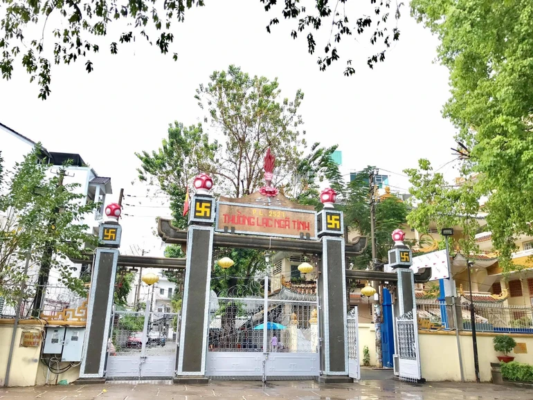 Cổng tịnh xá Trung Tâm (quận Bình Thạnh, TP.HCM)