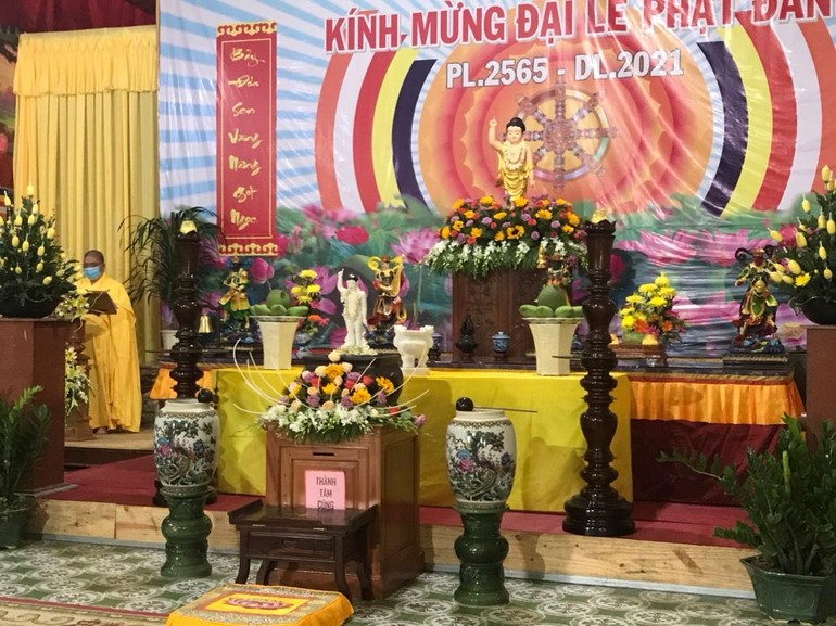 Tôn tượng Đức Phật đản sinh tại chùa Viên Minh